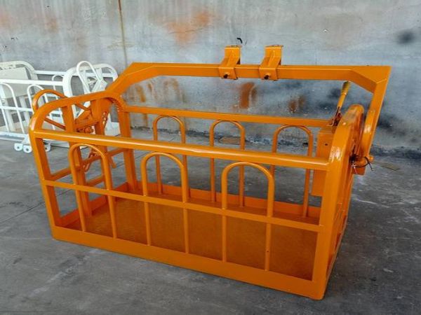 江西吊车租赁公司_等待汽车道路救援时需要注意哪些？